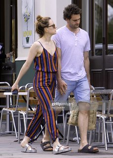 Daisy Ridley feet photo thumbnail