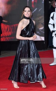 Daisy Ridley feet photo thumbnail