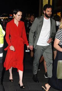 Daisy Ridley feet photo thumbnail