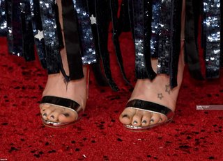 Daisy Ridley feet photo thumbnail