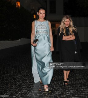 Daisy Ridley feet photo thumbnail