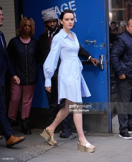 Daisy Ridley feet photo thumbnail