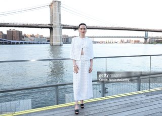Daisy Ridley feet photo thumbnail
