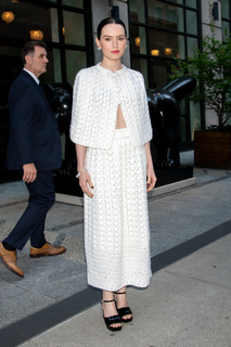 Daisy Ridley feet photo thumbnail