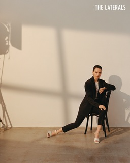 Daisy Ridley feet photo thumbnail