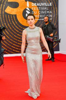 Daisy Ridley feet photo thumbnail