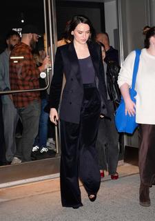 Daisy Ridley feet photo thumbnail