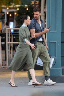 Daisy Ridley feet photo thumbnail