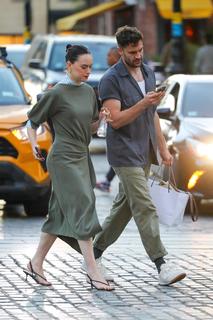 Daisy Ridley feet photo thumbnail