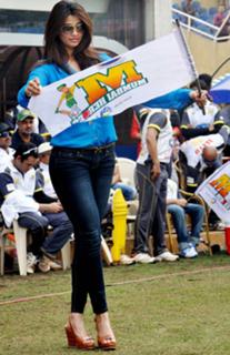 Daisy Shah feet photo 18