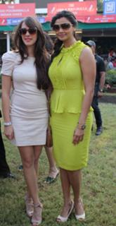 Daisy Shah feet photo 10