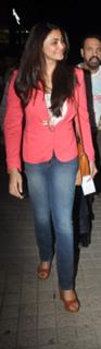 Daisy Shah feet photo 7