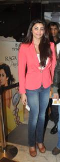 Daisy Shah feet photo 6