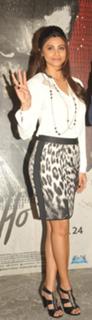 Daisy Shah feet photo 4