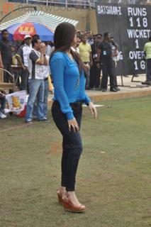 Daisy Shah feet photo 20