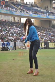 Daisy Shah feet photo 18