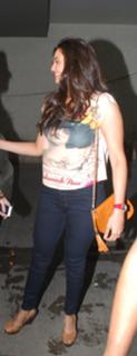 Daisy Shah feet photo 6
