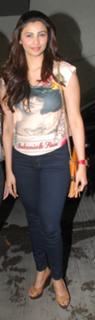 Daisy Shah feet photo 5