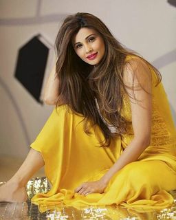 Daisy Shah feet photo 7