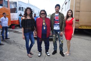 Daisy Shah feet photo 12