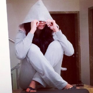 Daisy Shah feet photo 10