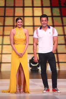 Daisy Shah feet photo 3
