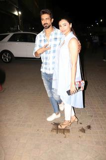 Daisy Shah feet photo 16