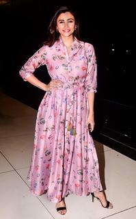 Daisy Shah feet photo 13