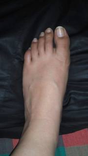 Daisy Shah feet photo 12