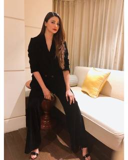 Daisy Shah feet photo 4