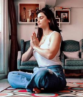 Daisy Shah feet photo 11
