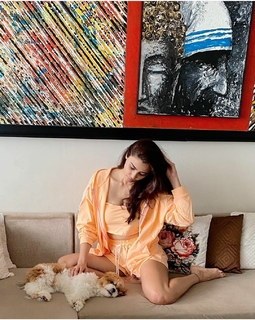 Daisy Shah feet photo 9