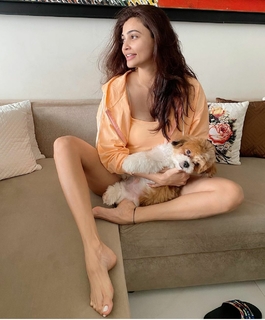 Daisy Shah feet photo 8