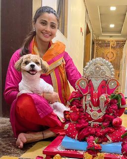 Daisy Shah feet photo 3