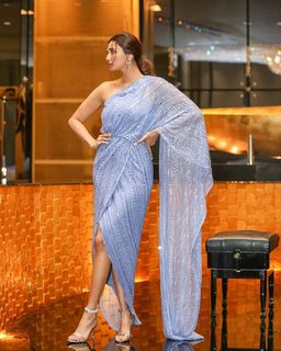 Daisy Shah feet photo 17