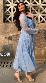 Daisy Shah feet photo 2
