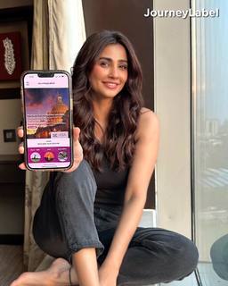 Daisy Shah feet photo 17
