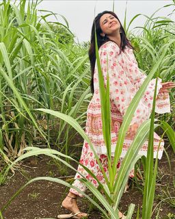 Daisy Shah feet photo 20
