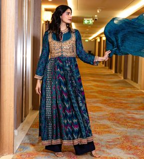 Daisy Shah feet photo 17
