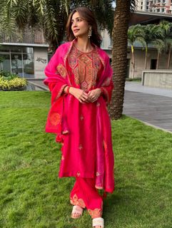 Daisy Shah feet photo 6