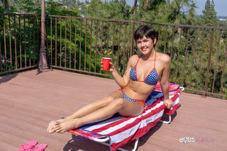 Daisy Taylor feet photo thumbnail