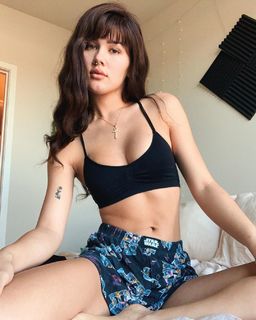 Daisy Taylor feet photo thumbnail