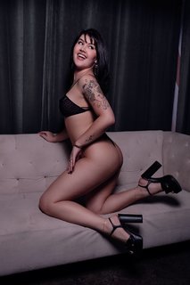 Daisy Taylor feet photo thumbnail