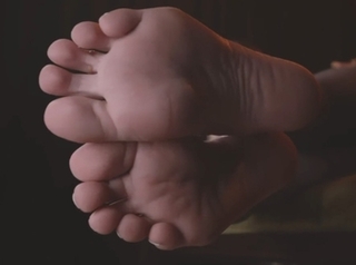 Daisy Taylor feet photo thumbnail