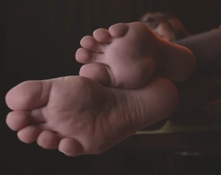 Daisy Taylor feet photo thumbnail