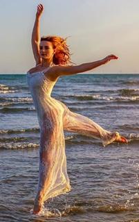 Dakota Blue Richards feet photo 15