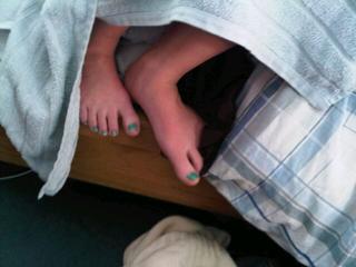 Dakota Blue Richards feet photo 2