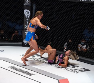 Dakota Ditcheva feet photo thumbnail