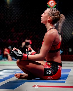 Dakota Ditcheva feet photo thumbnail