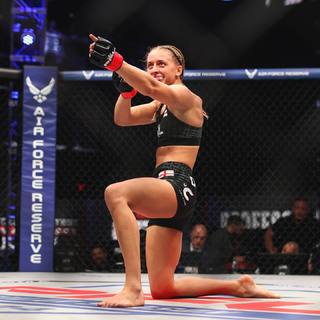 Dakota Ditcheva feet photo thumbnail